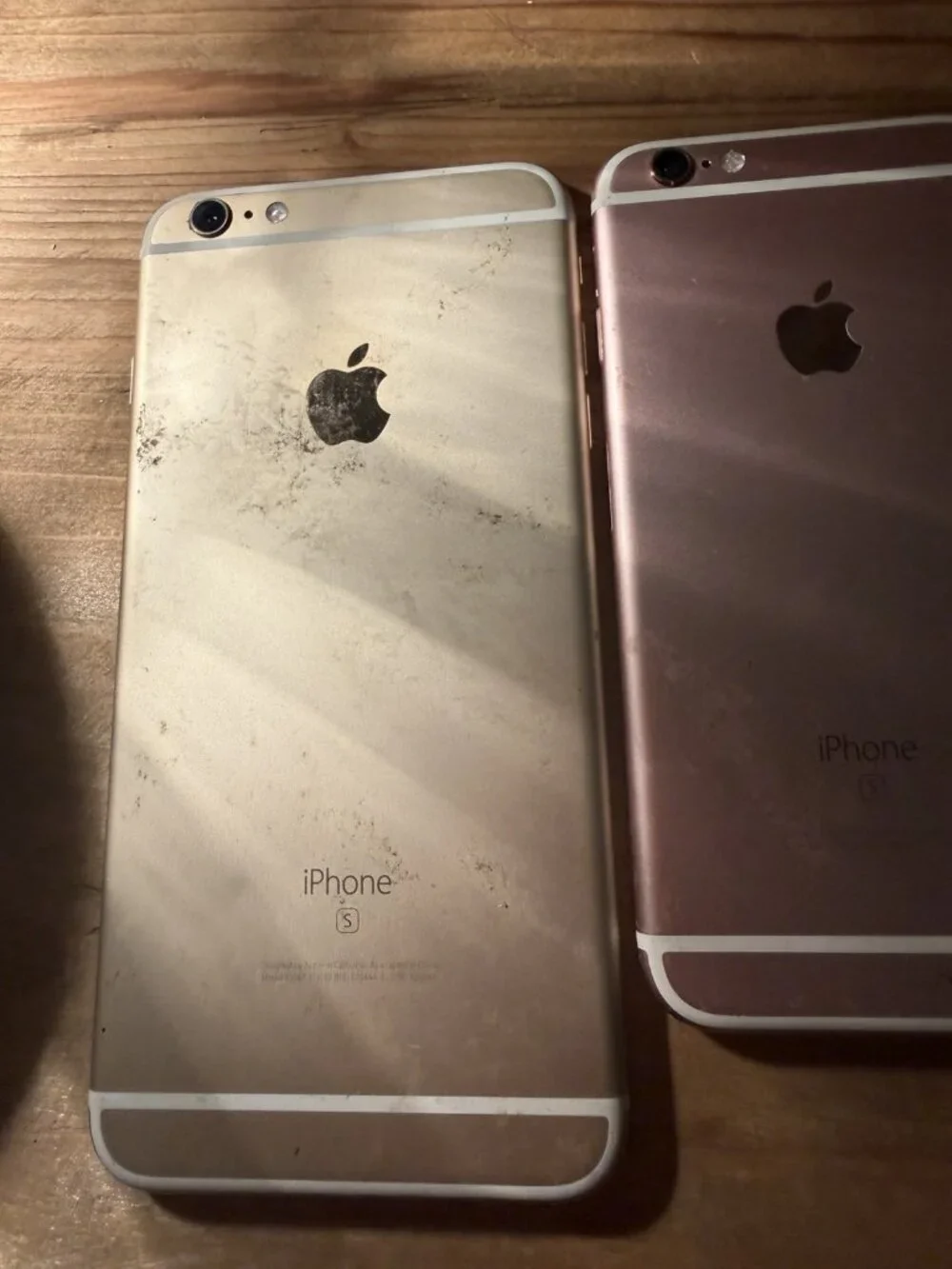 apple iphone 6s plus a1687 & iPhone S 1688 Parts  Or Repair Only
